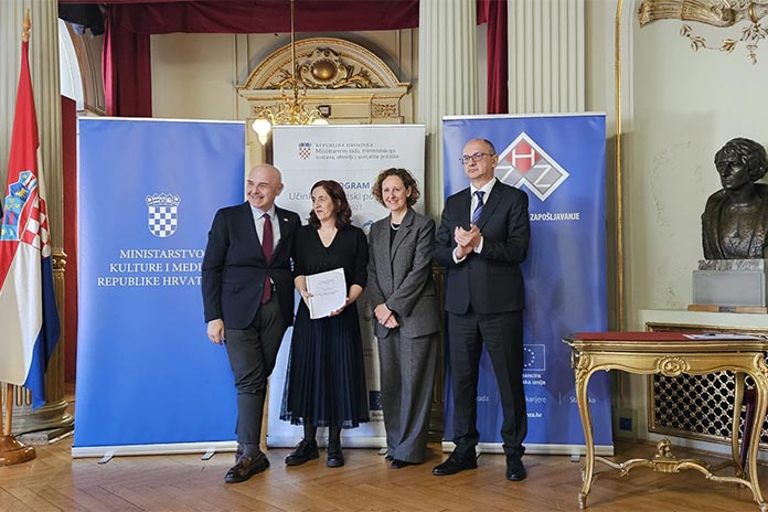 Na fotografiji: Potpisivanje ugovora za projekt 